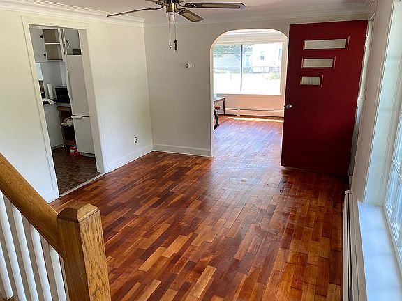 3rd image of 406 N Washington St