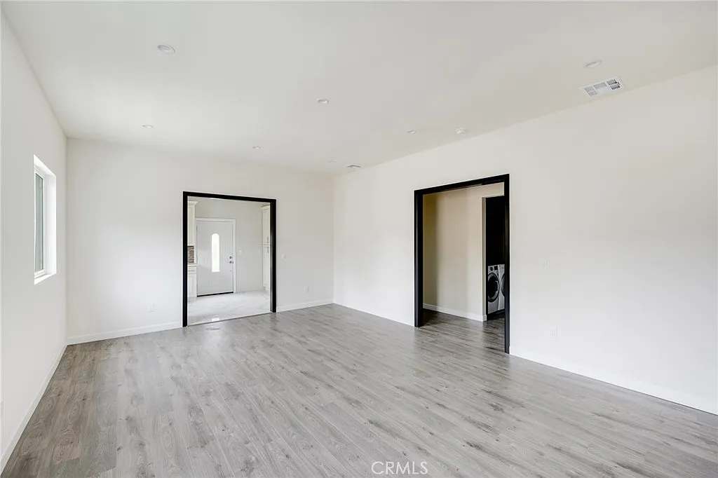 2 bed, 2.5 bath, 1200 sqft, $3,100 — Photo 3