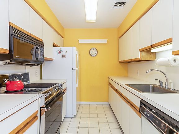 5th image of 47 Brittany Ln