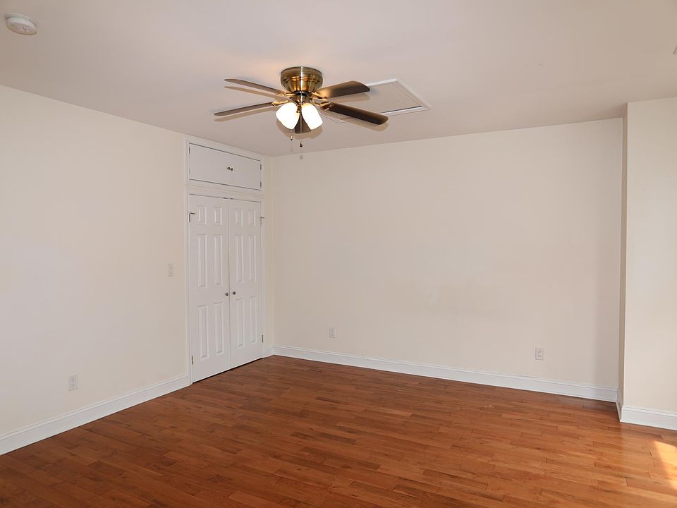 front bedroom-3