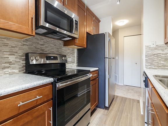 5th image of 1610 Buttonwood Cir APT 3326