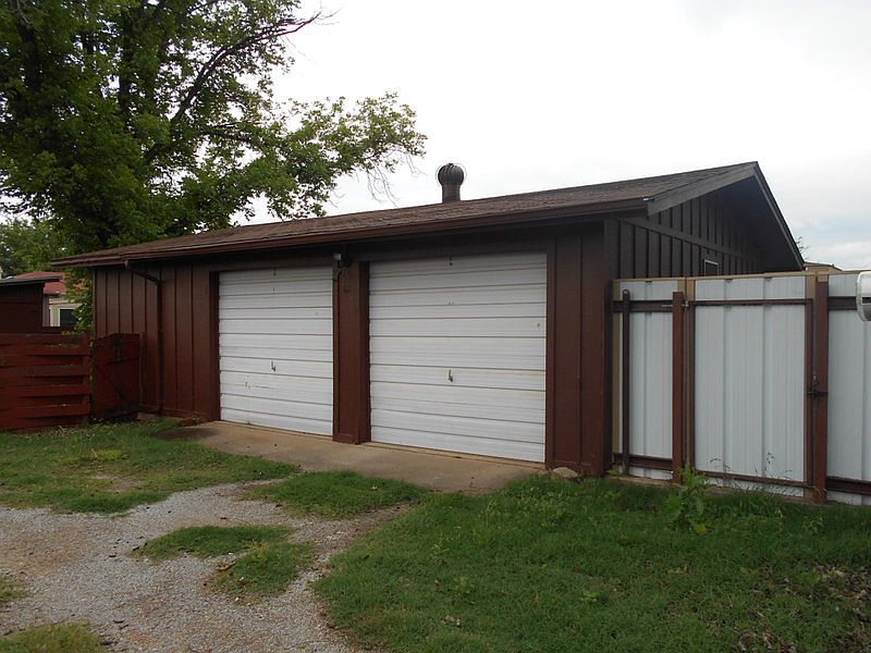 2nd image of 1505 Loma Linda Dr