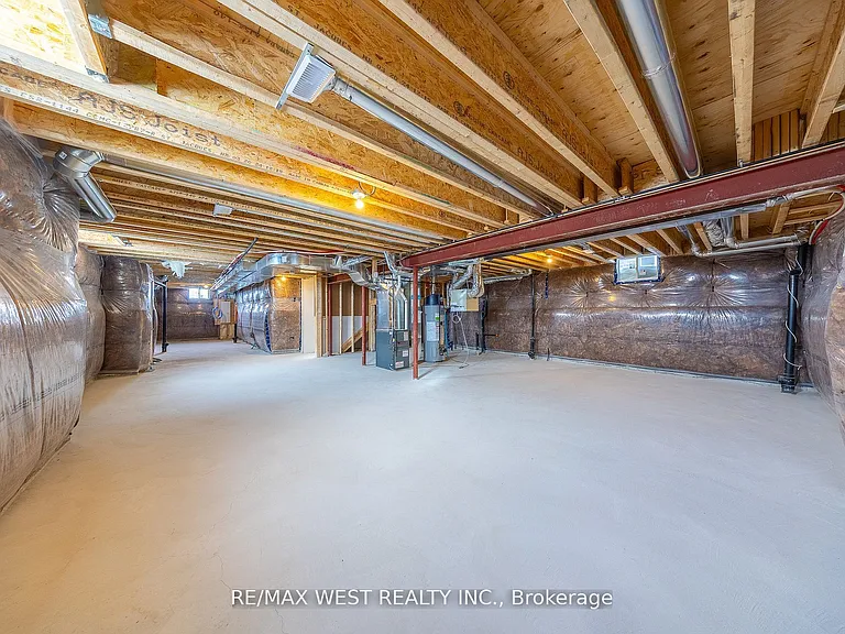 2215 Crystal Dr — Photo 34