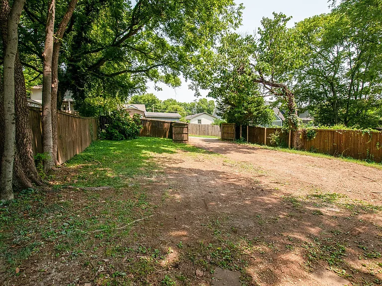 1006 S Douglas Ave — Photo 25
