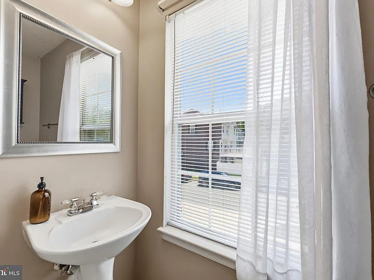 1518 Deep Gorge Ct — Photo 14