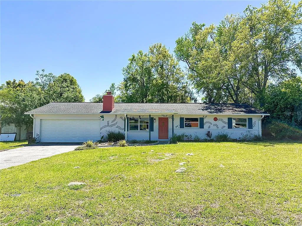4 bed, 3.0 bath, 1834 sqft, $2,100 — Photo 1
