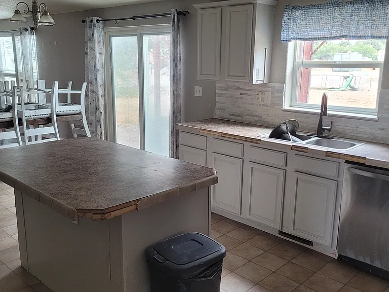 10450 S Rhyolite Ave — Photo 7