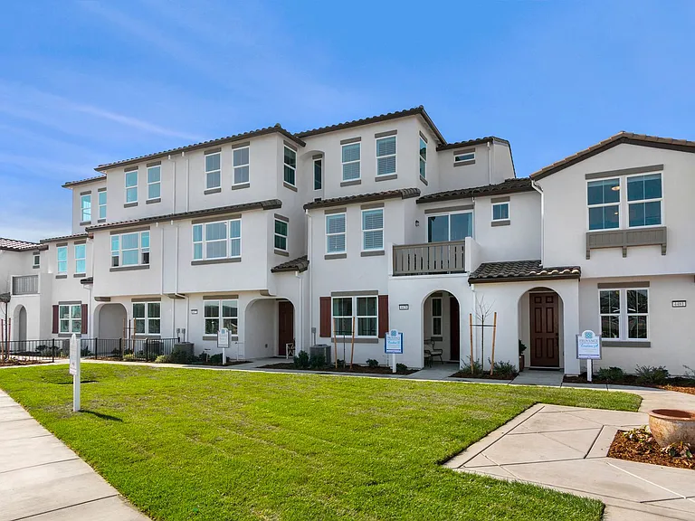 Spacious Townhomes in Provence at Natomas — Photo 110