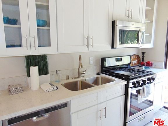 5th image of 9040 Phyllis Ave