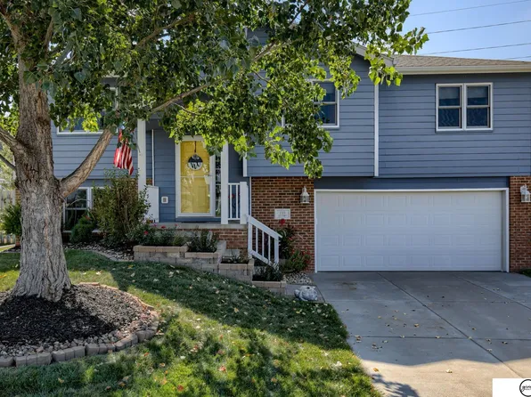 710 Autumn Pkwy, Hickman, NE 68372