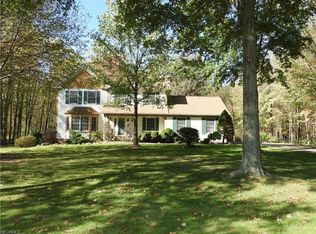 200 Greenview Dr, Aurora, OH 44202