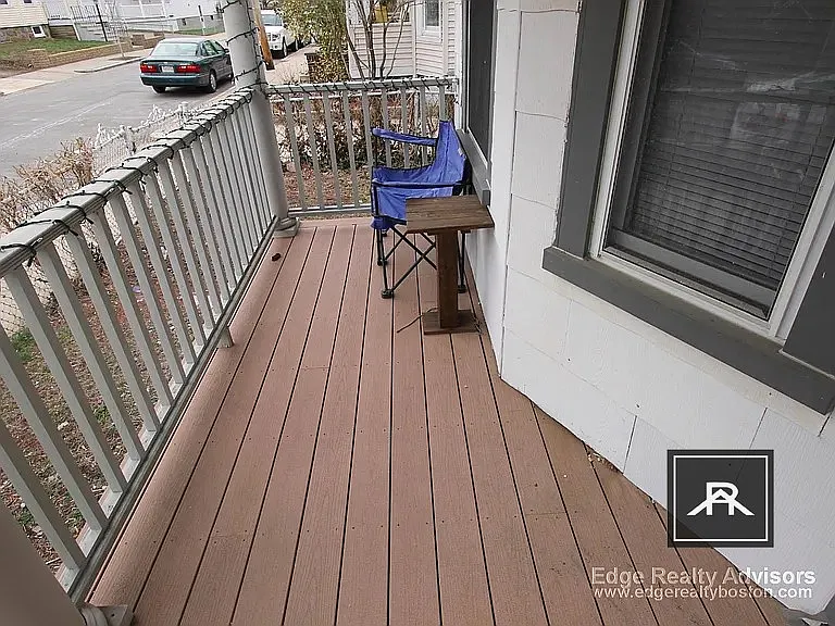 27 Montcalm Ave — Photo 7