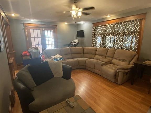 4th image of 726 S 17th St