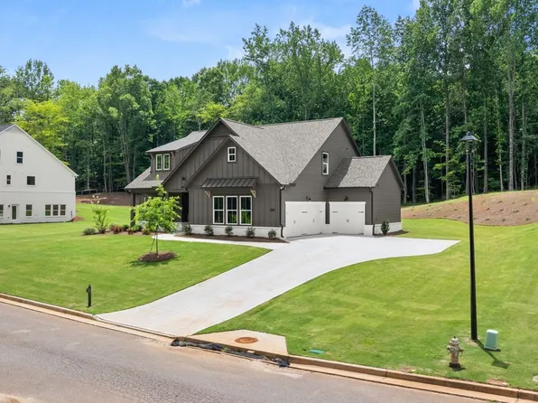 8340 Creekside Overlook Dr, Gainesville, GA 30506