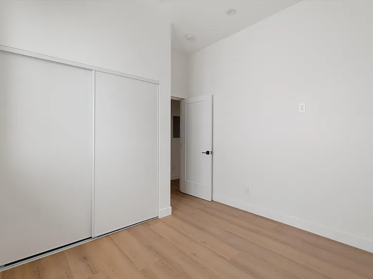 10558 Encino Ave — Photo 11