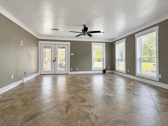 2nd image of 947 Springdale St
