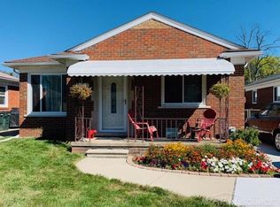 22023 Trombly St, Saint clair shores, MI 48080