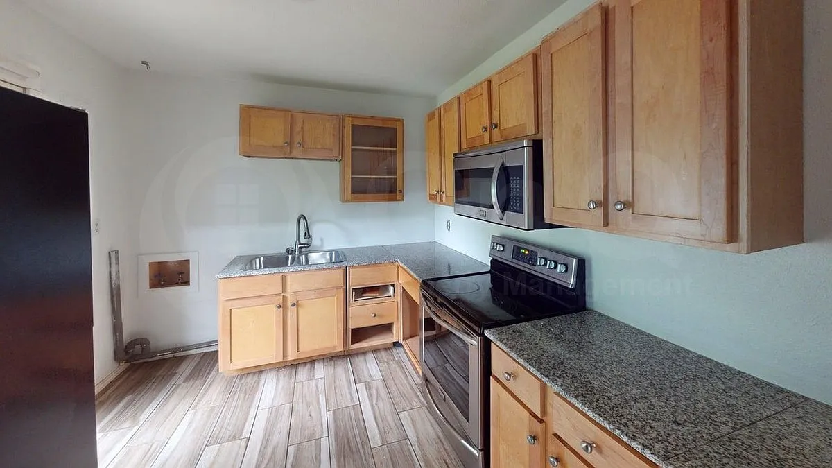 2 bed, 1.0 bath, 1006 sqft, $1,200 — Photo 3