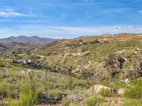 2 Decker Canyon Rd, Lake Elsinore, CA 92530