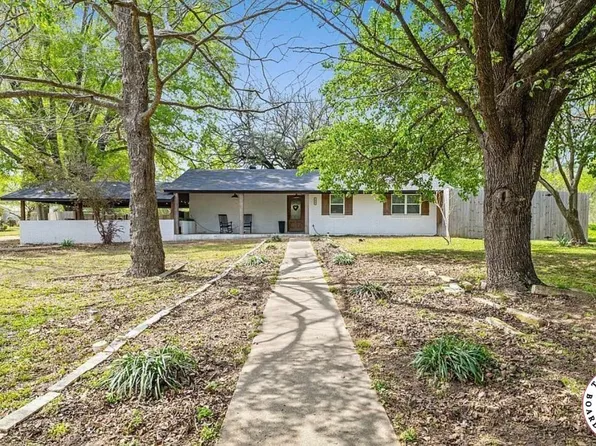 323 Houston St, Maud, TX 75567