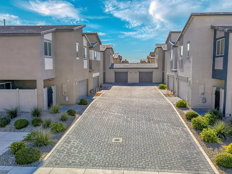 7476 Onyx Star St — Photo 29