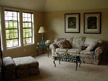 2nd image of 8646 Sungate Pl NE