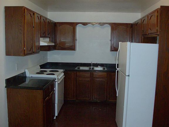 3rd image of 201 Williamsburg Way Ct
