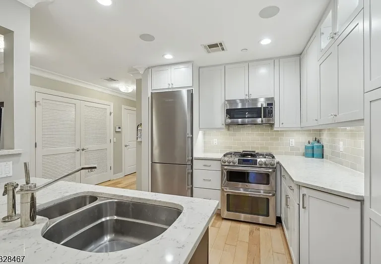 48 S Park St #215 — Photo 7