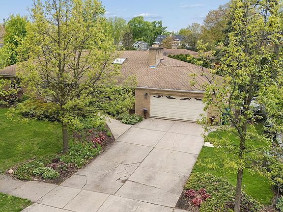 3rd image of 459 E Ridge Ave