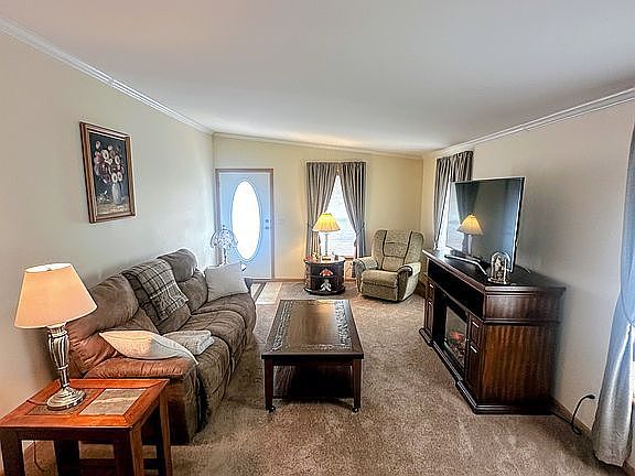 3rd image of 9760 Sandringham Dr