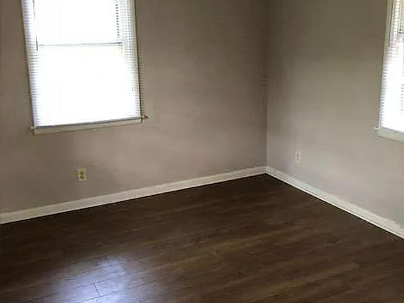 3rd image of 1650 Oakes Ave