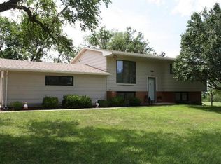 325 Point Dr, Great Bend, KS 67530