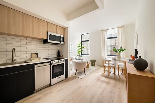110 W 32nd St #7N Photo 1