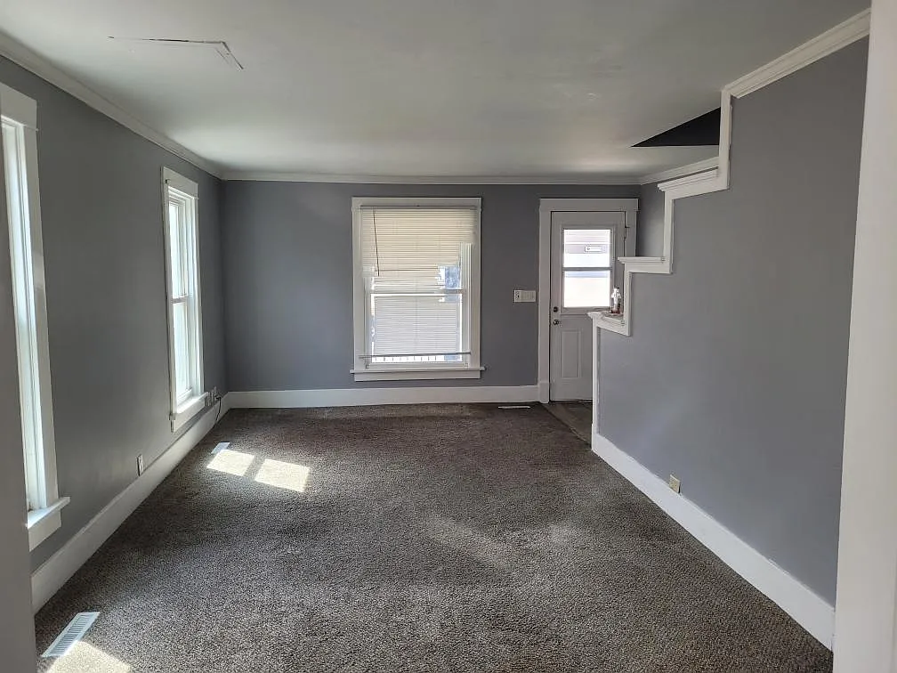 3 bed, 3000 sqft, $1,300 — Photo 2