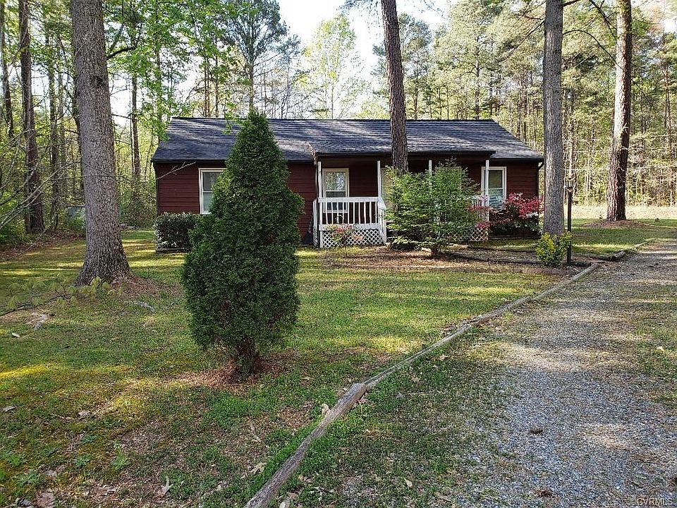 1st image of 483 Lake Caroline Dr