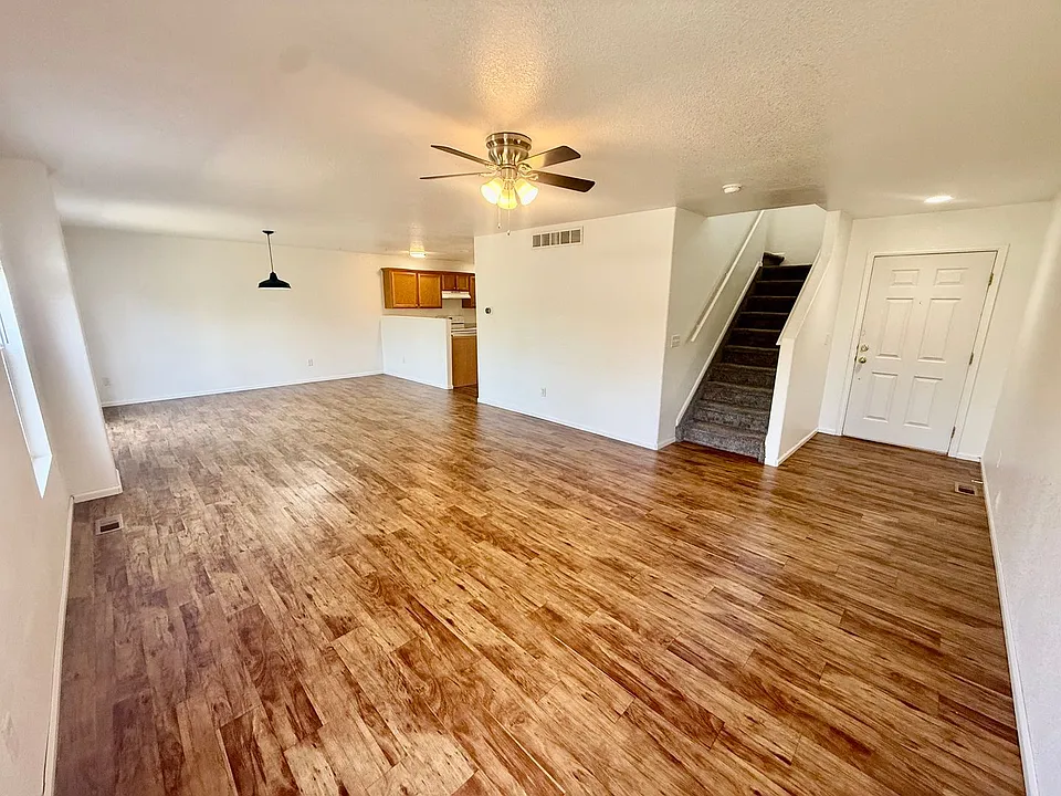 1912 Dove Creek Cir