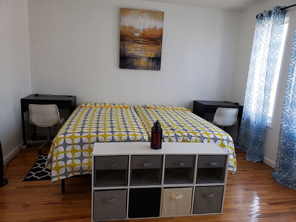Executive room King Size Bed for 1 person only