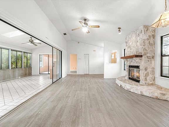 4th image of 57 Shores Blvd