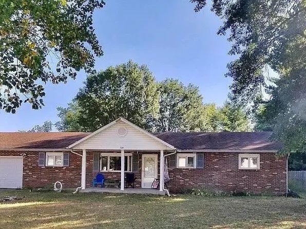708 E John St, Bunker Hill, IL 62014