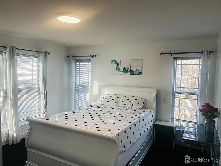 63 E Jefferson Blvd — Photo 8