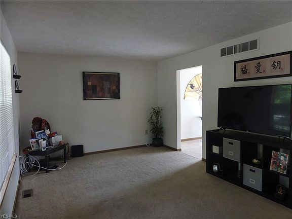 5th image of 706 Wayside Dr