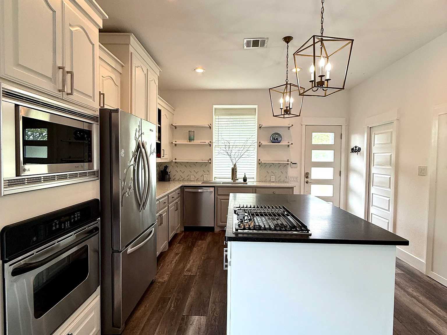 2 bed, 1.5 bath, 1200 sqft, $2,350 — Photo 2