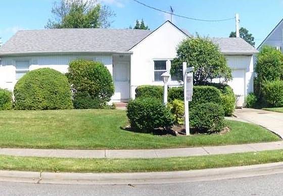 1st image of 846 Ibsen St