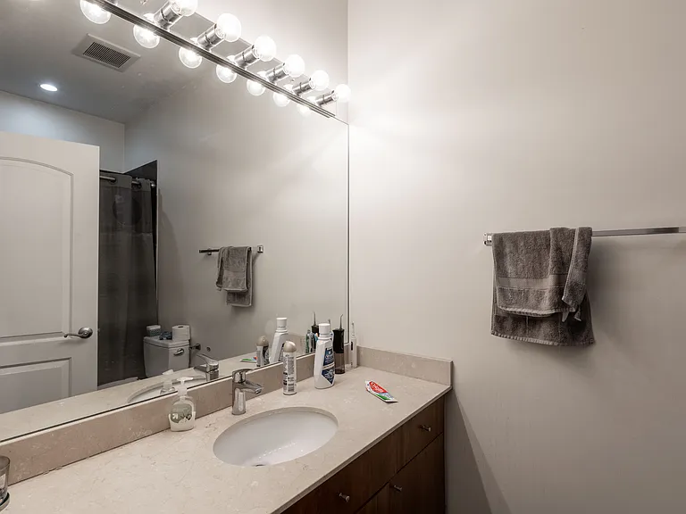 1355 W Augusta Blvd #201 — Photo 12
