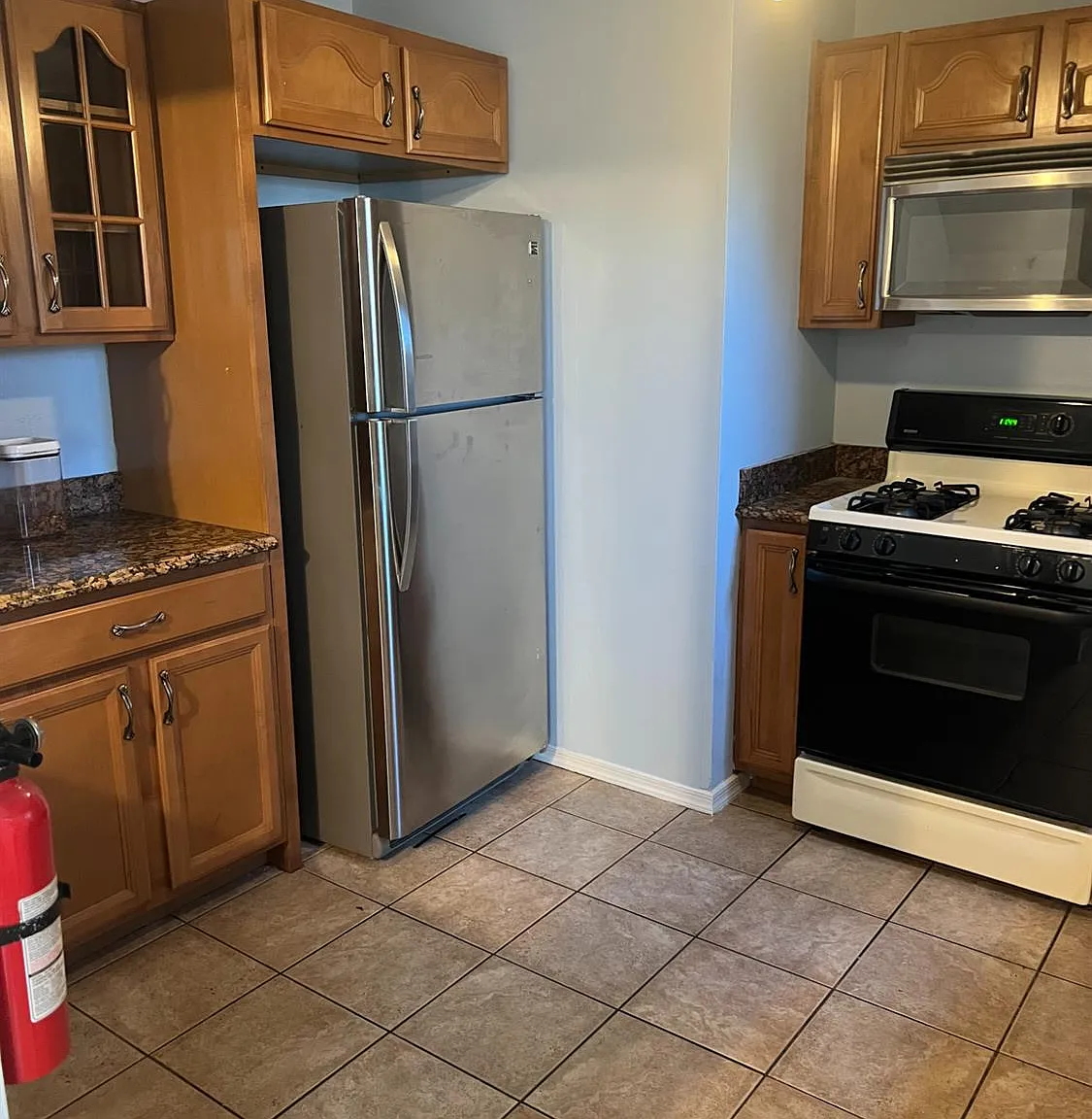 2 bed, 1.5 bath, 1077 sqft, $2,500 — Photo 3