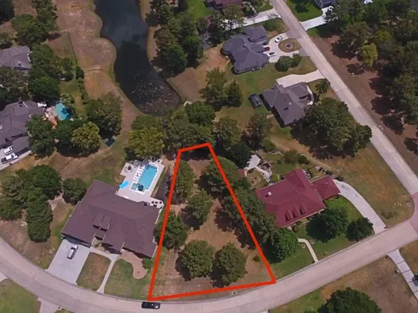 10856 Bourbon St, Willis, TX 77318