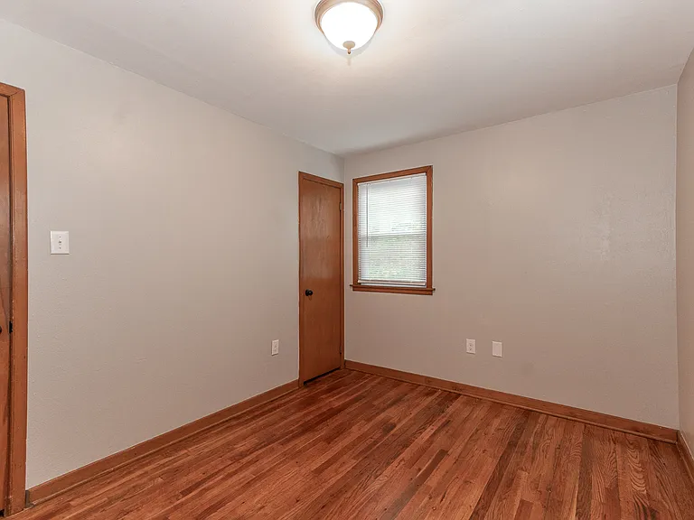 437 Elizabeth St — Photo 16