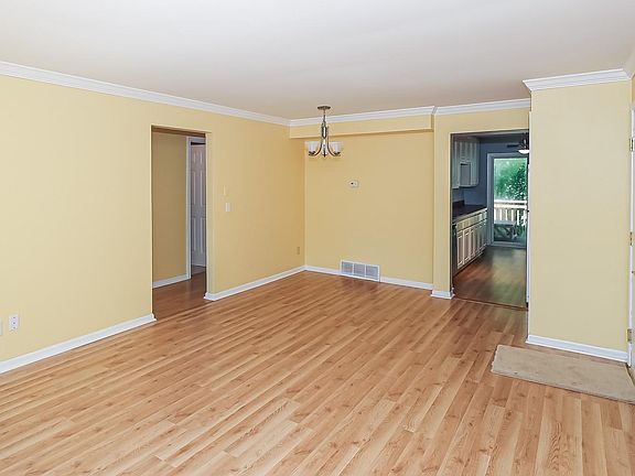 3rd image of 2005 Tall Oaks Dr APT 3B