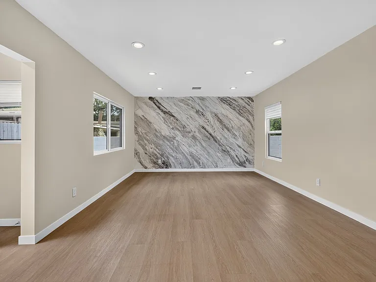 2327 N Naomi St — Photo 5