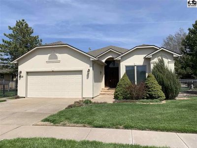 1818 Seville Dr, Hutchinson, KS, 67502